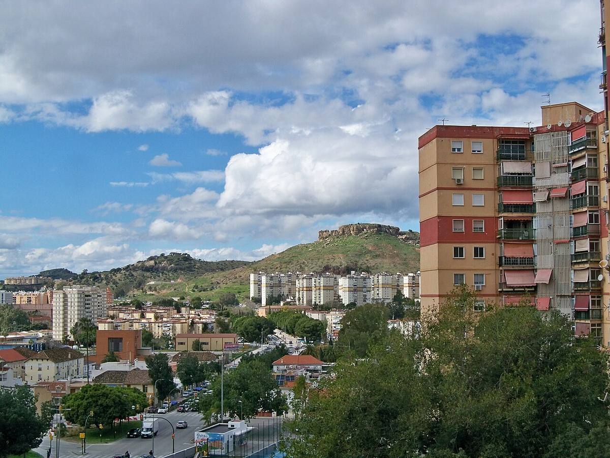 Vista de edificios residenciales en el entorno del Parque del Sur, Málaga.