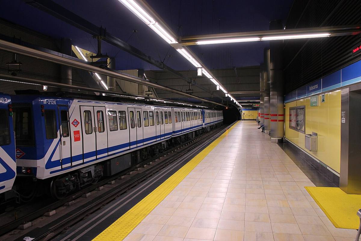 Andén de la estación de metro de Valdecarros.