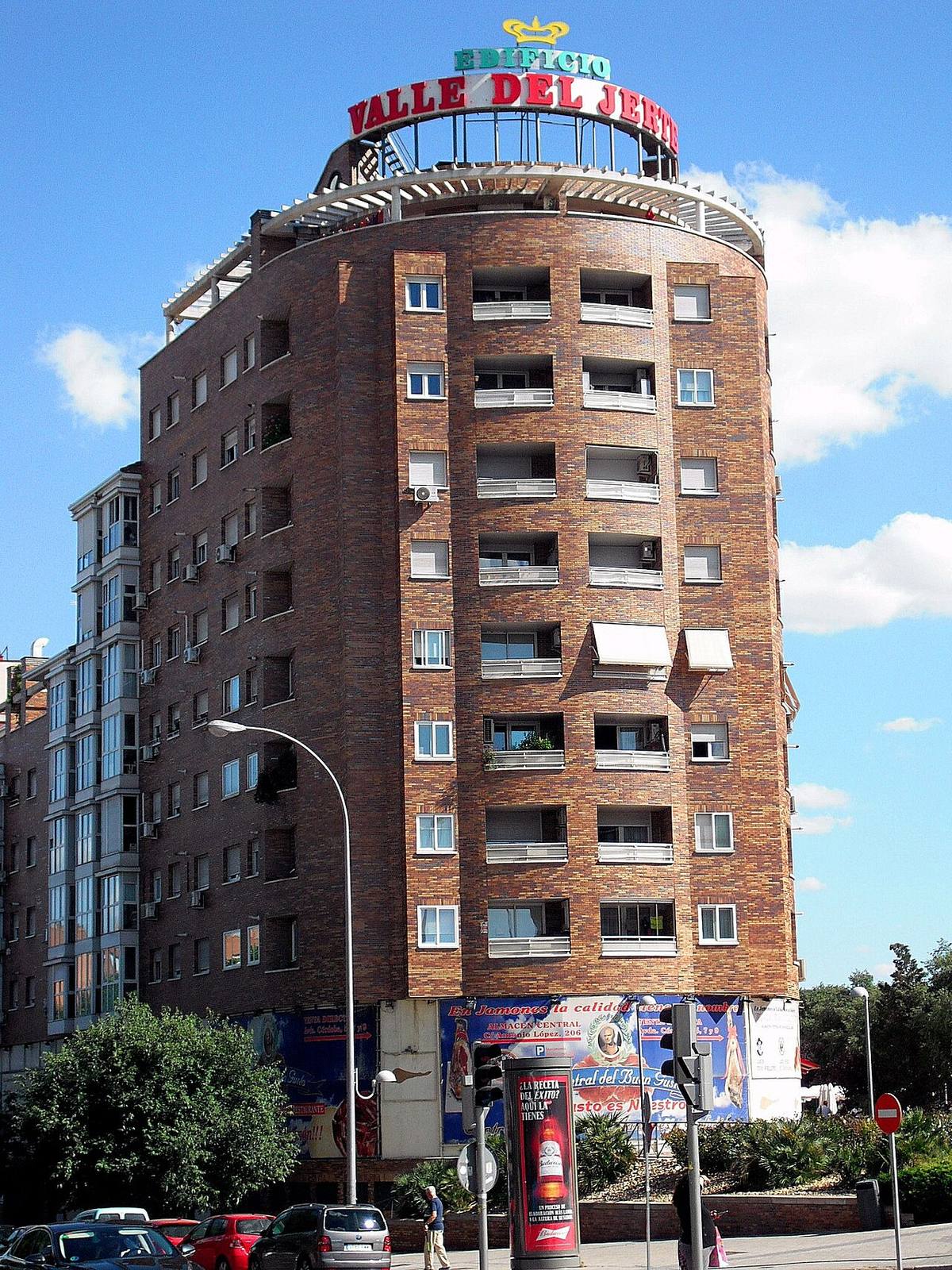 Edificio residencial Valle del Jerte en la avenida de Córdoba, Madrid.