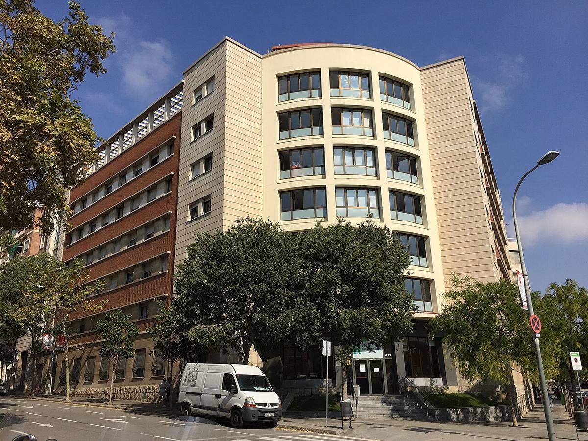 Edificio de una residencia universitaria en la avenida Diagonal de Barcelona.