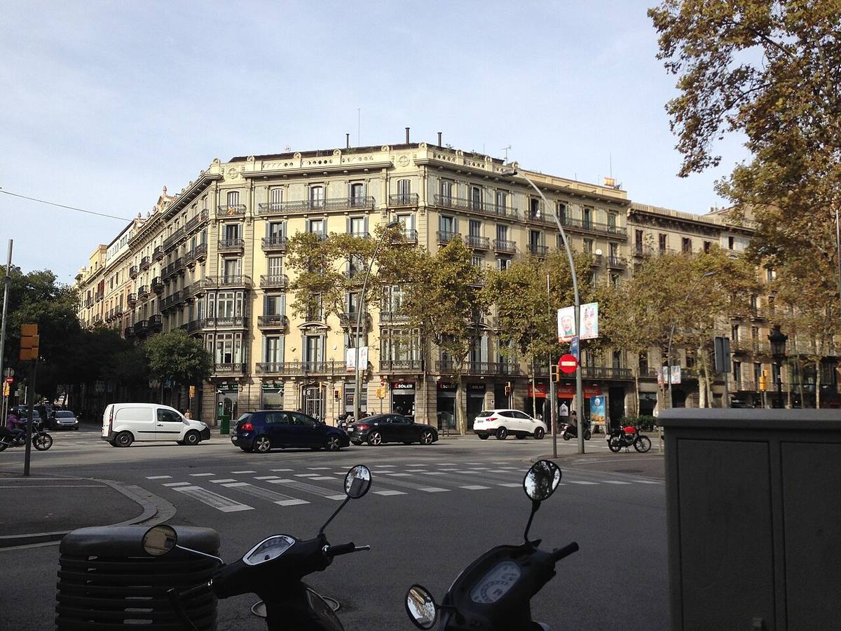 Edificios residenciales en la Gran Via de les Corts Catalanes, Barcelona.