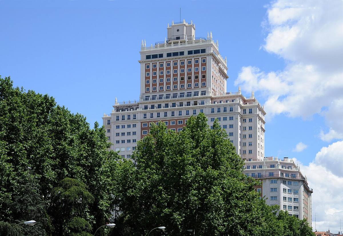 Fachada del Edificio España en la Plaza de España de Madrid.
