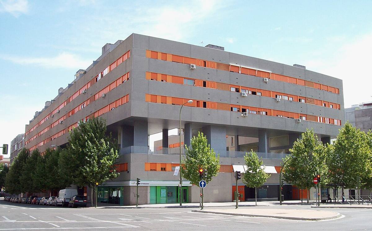 Edificio de viviendas en el barrio de Carabanchel, Madrid.