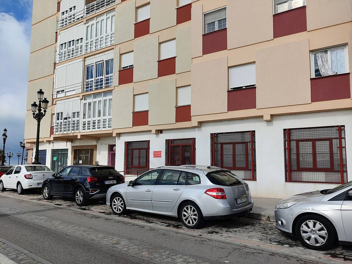 Fachada de un bloque de viviendas plurifamiliares en Cádiz capital.