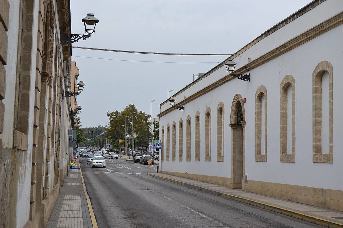 Tramo de la calle Valdés en El Puerto de Santa María, donde se ha realizado el sorteo de viviendas.
