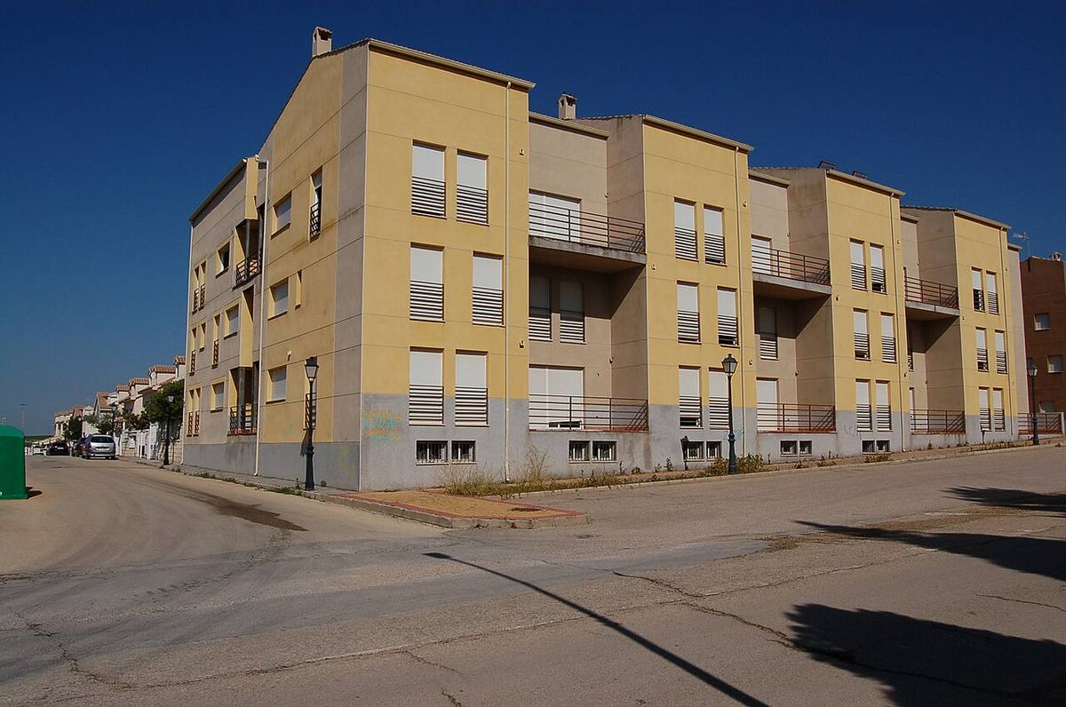 Bloque de viviendas de reciente construcción en Horcajo de Santiago.