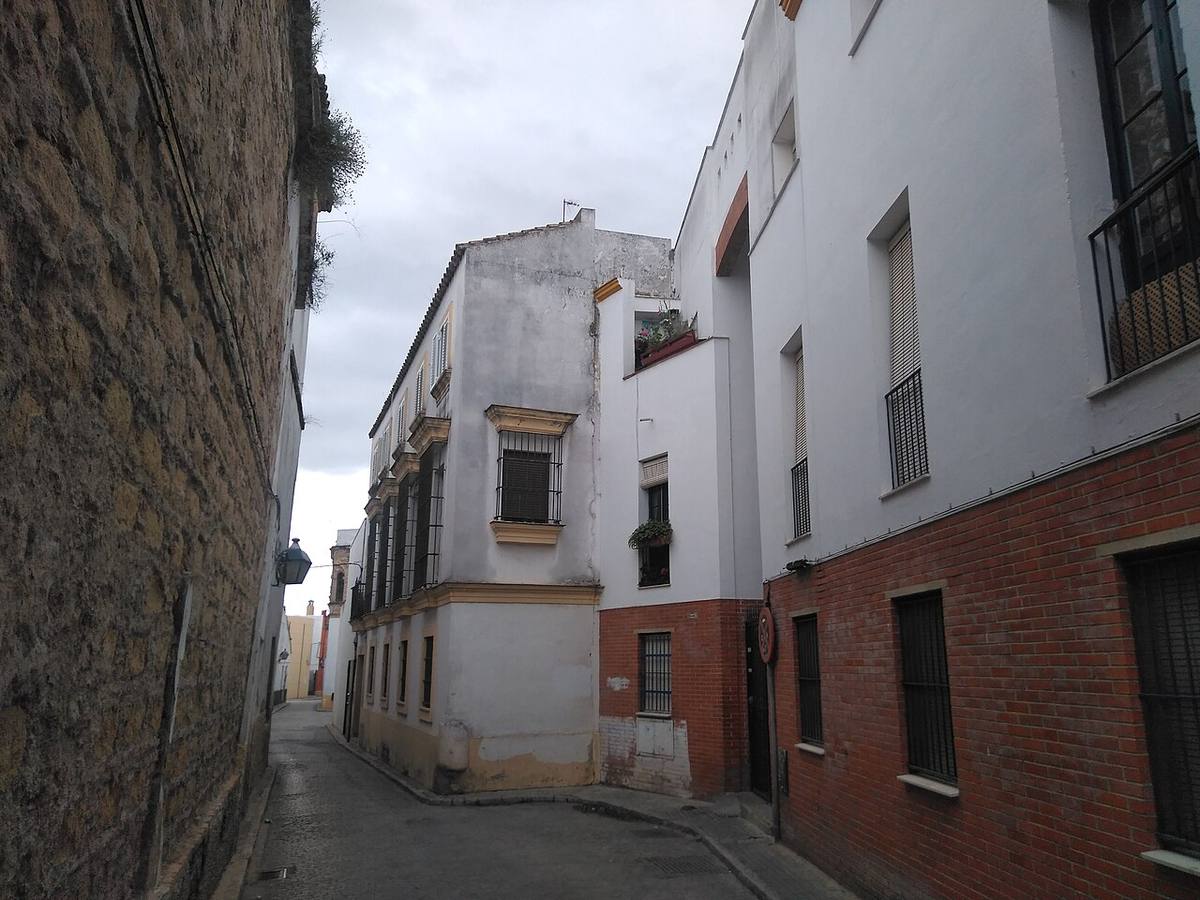 Edificio de viviendas de promoción pública en el casco histórico de El Puerto de Santa María.
