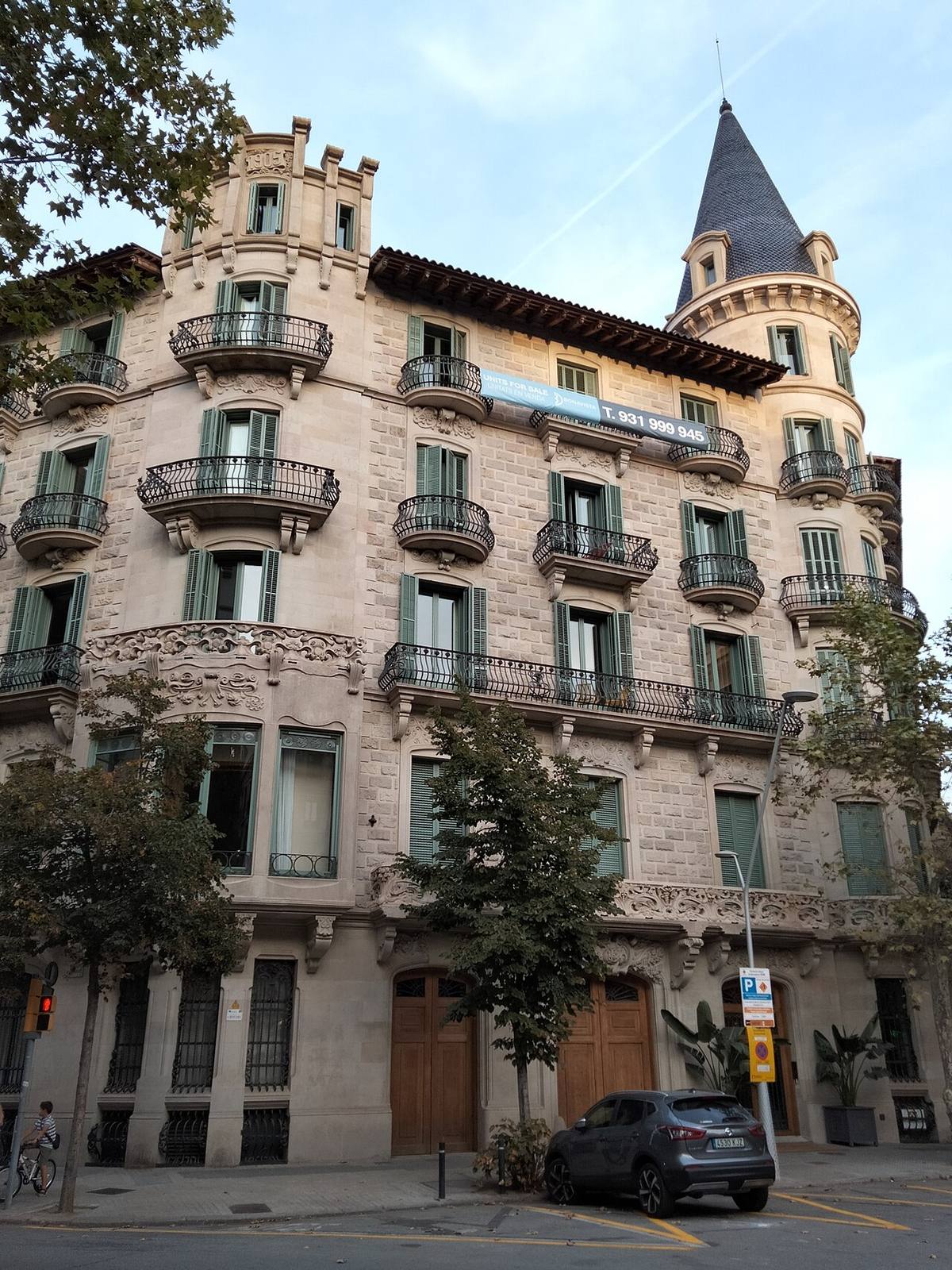 Fachada principal de la Casa Burés en Barcelona.