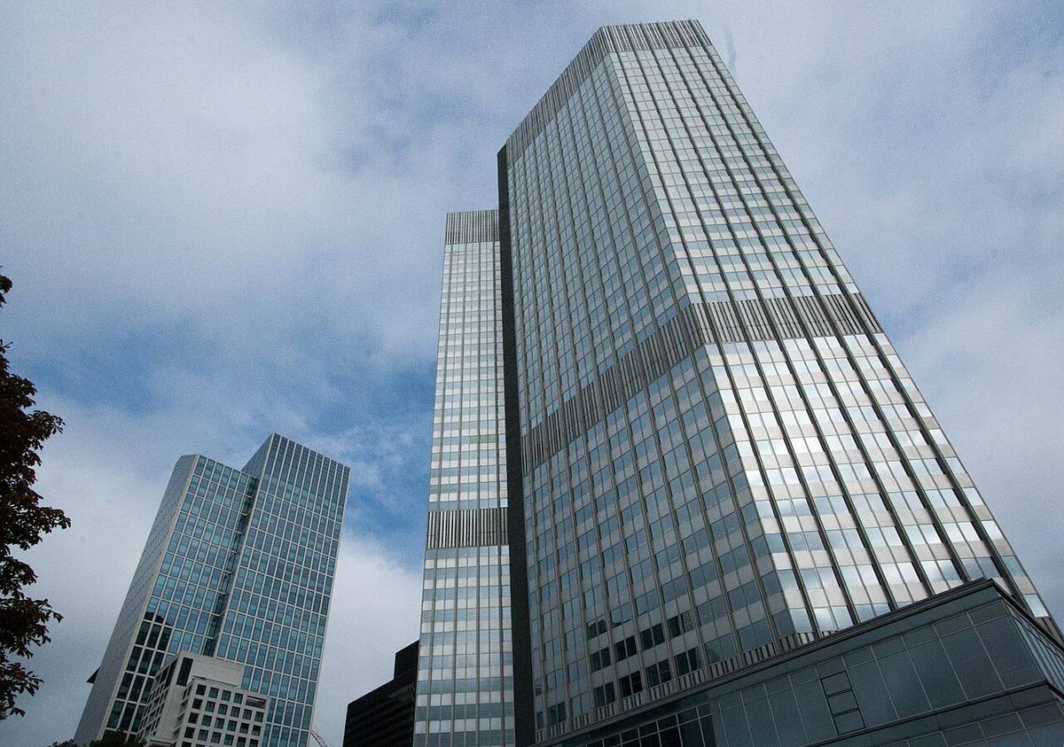 Fachada de la Eurotower en Fráncfort.