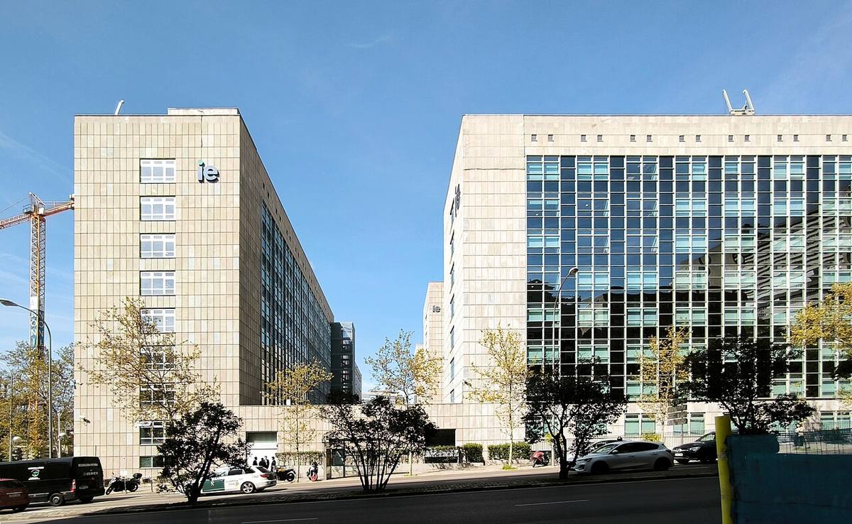 Antiguas oficinas de Iberia en Madrid, reconvertidas para uso educativo.