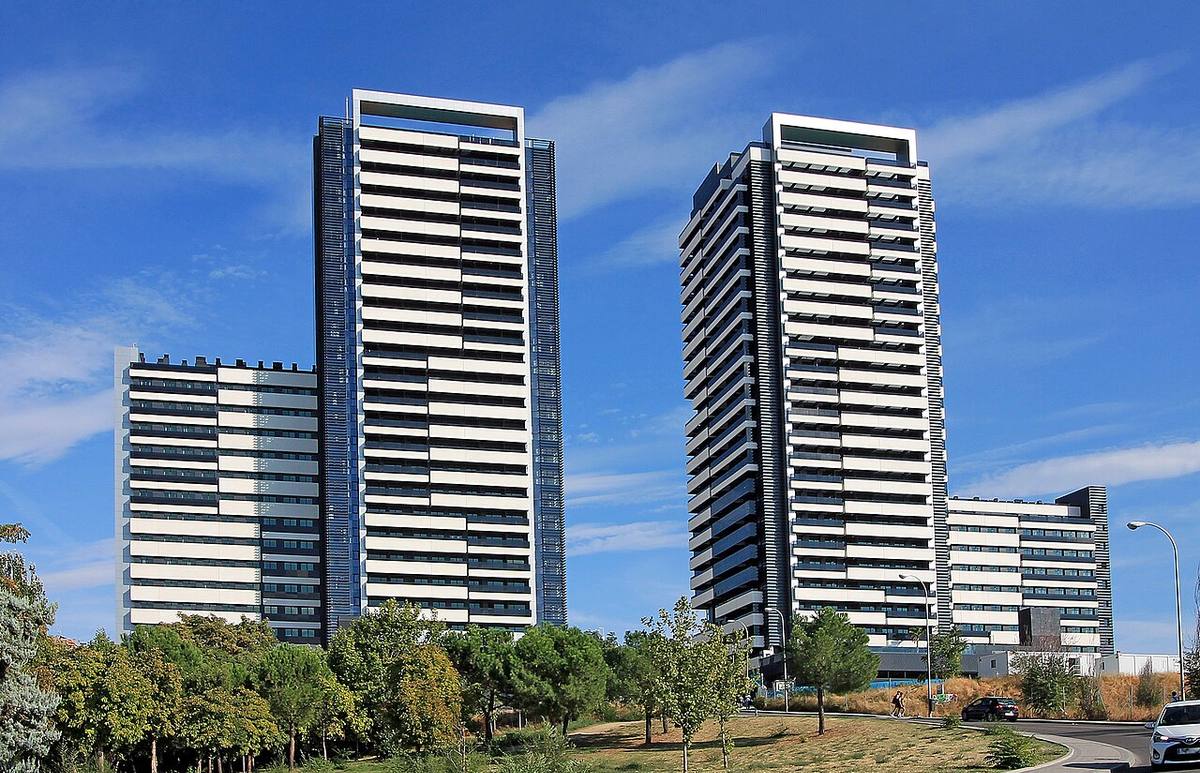 Edificios residenciales de gran altura en el norte de Madrid.