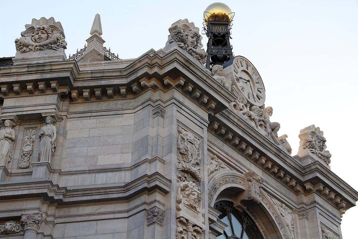 Detalle de la fachada del Banco de España en Madrid.
