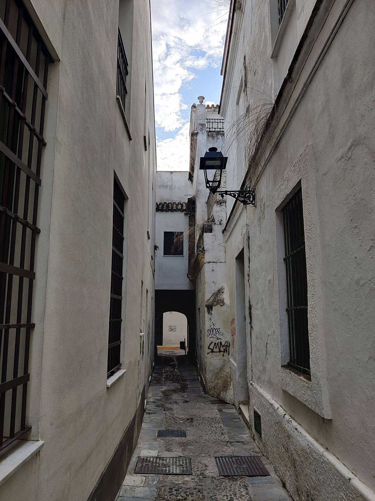 Callejón en el centro histórico de Jerez de la Frontera.