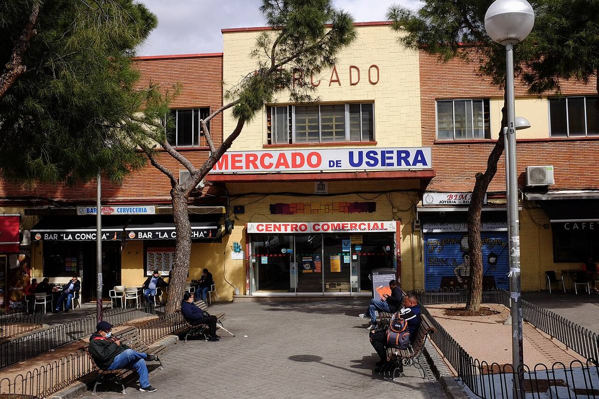 Fachada principal del Mercado de Usera, uno de los distritos con mayor revalorización.