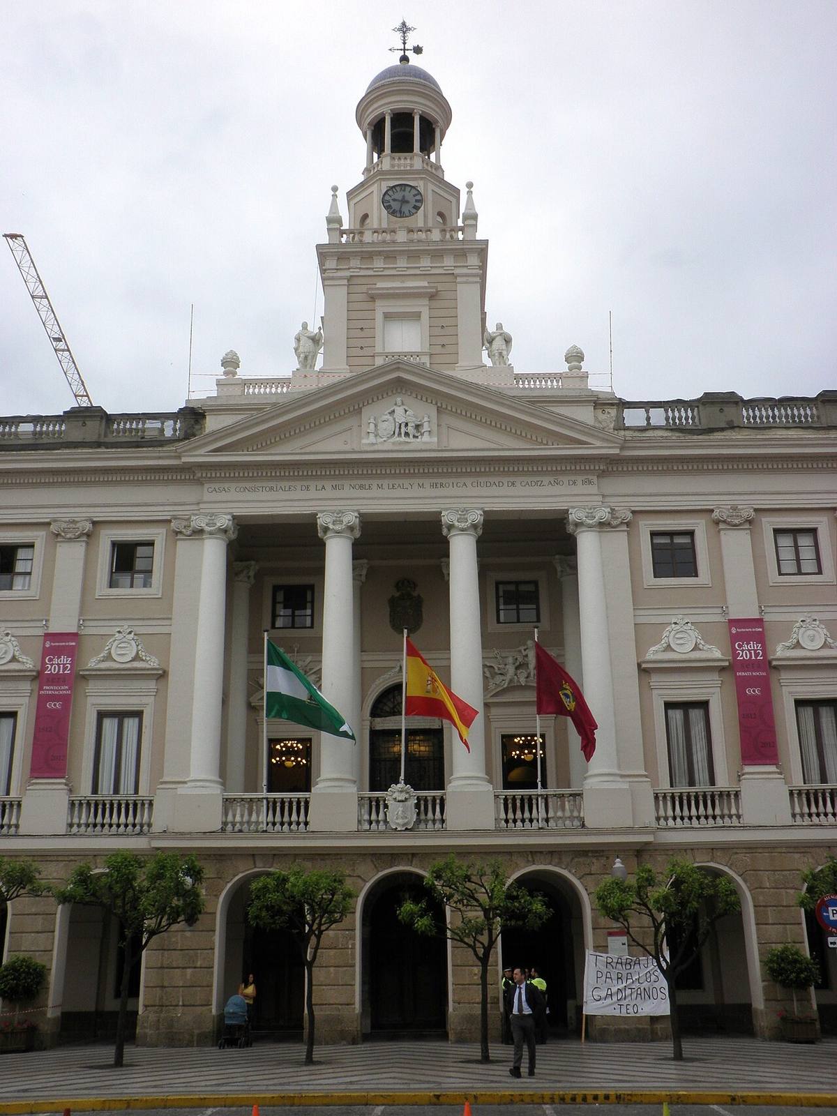 Fachada principal del Ayuntamiento de Cádiz.