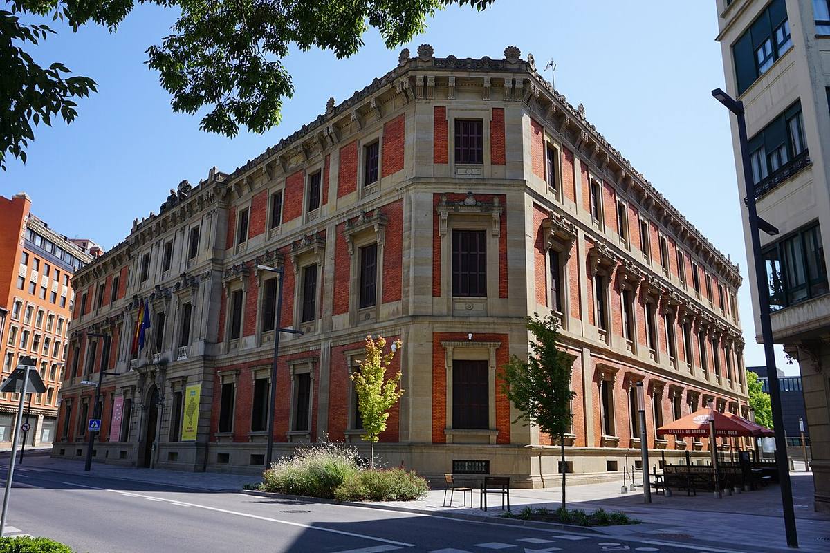 Sede del Parlamento de Navarra en Pamplona, donde se aprobó la nueva Ley Foral de vivienda.