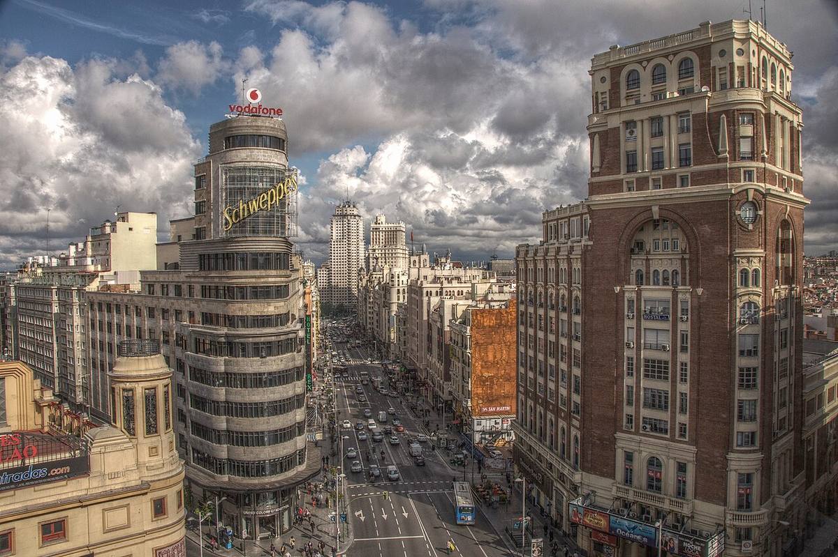 Panorámica urbana de la Gran Vía en Madrid.