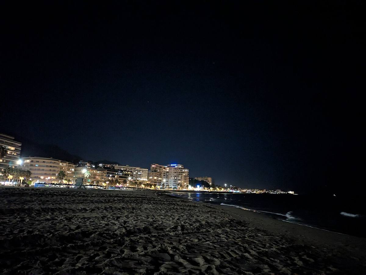 Edificios de viviendas en el paseo marítimo de Fuengirola, Málaga.