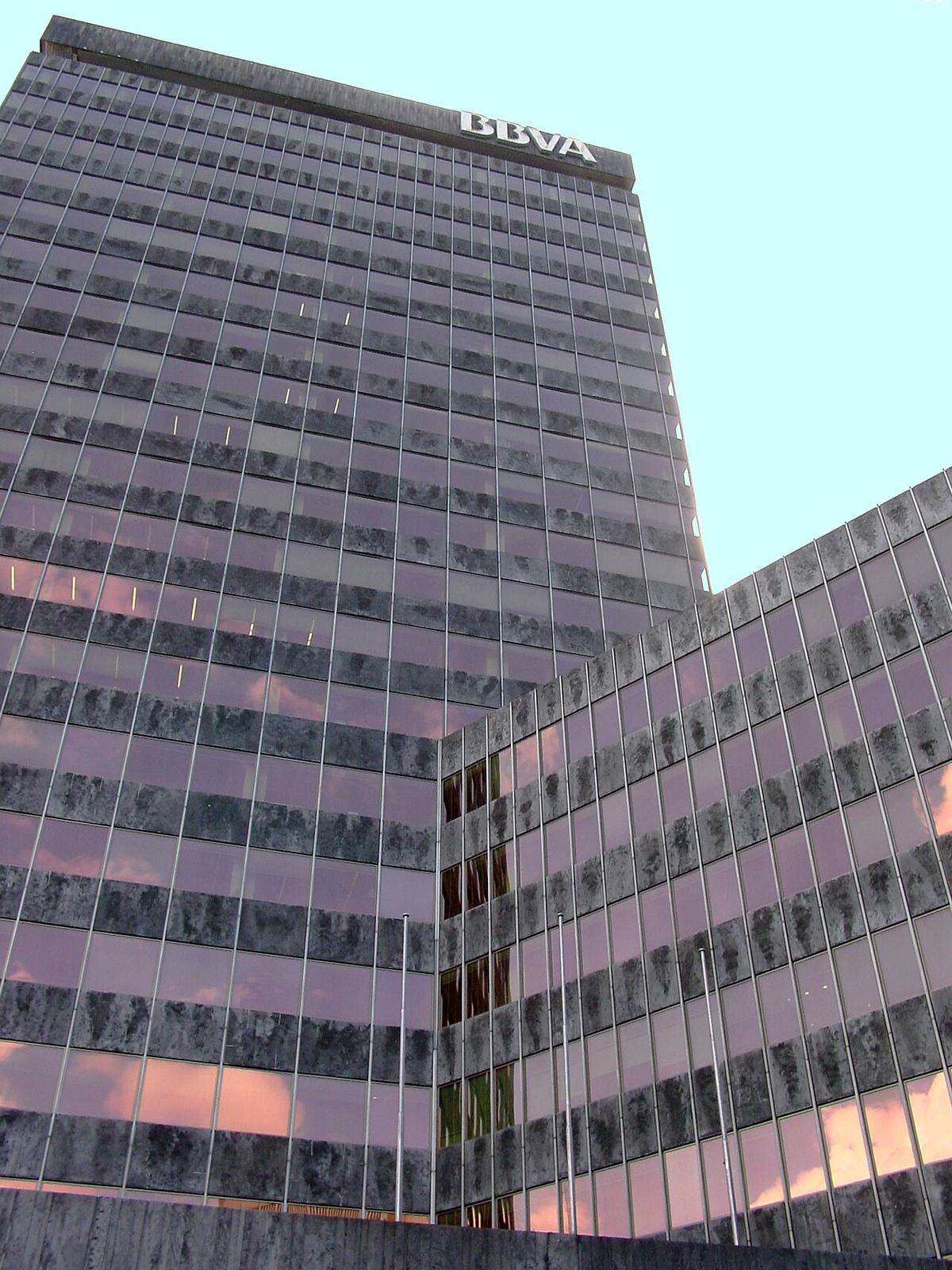 Torre BBVA en la Plaza Circular de Bilbao.