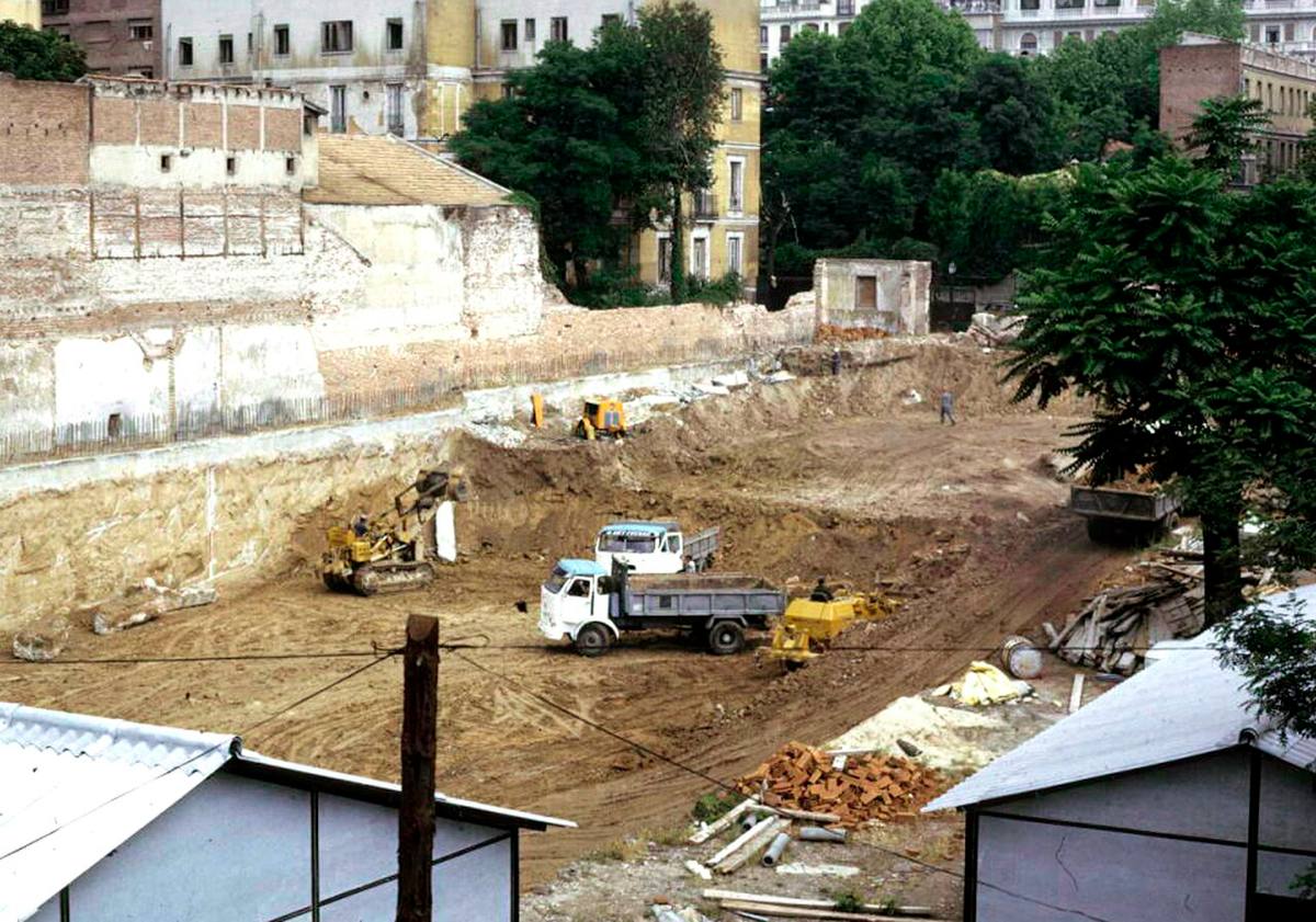 Obras de construcción y excavación en un solar de Madrid.