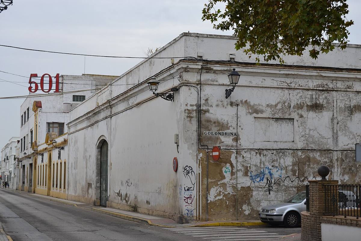 Detalle de las antiguas instalaciones bodegueras en la calle Valdés.