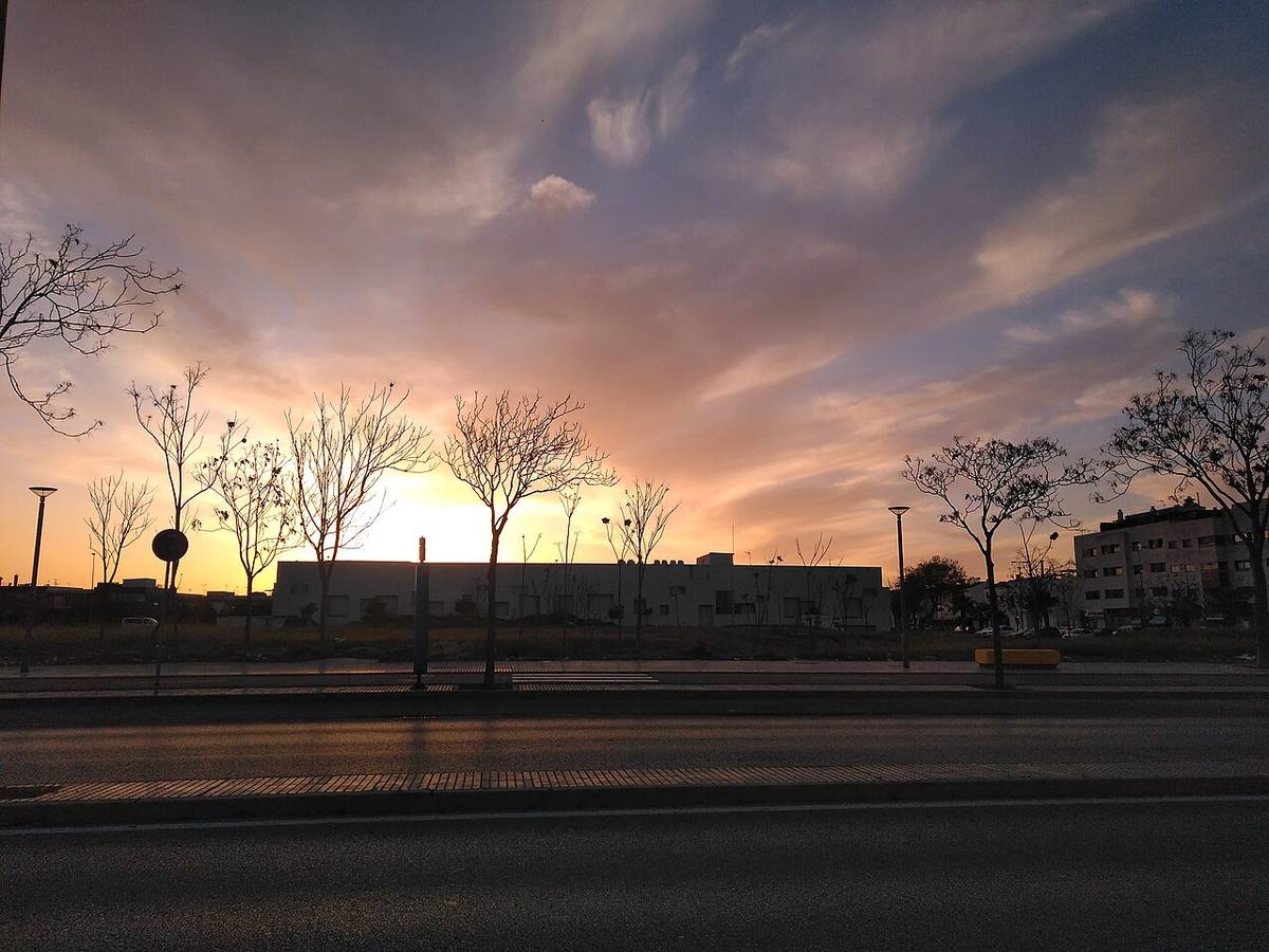 Centro de Salud de La Milagrosa en Jerez de la Frontera al atardecer.
