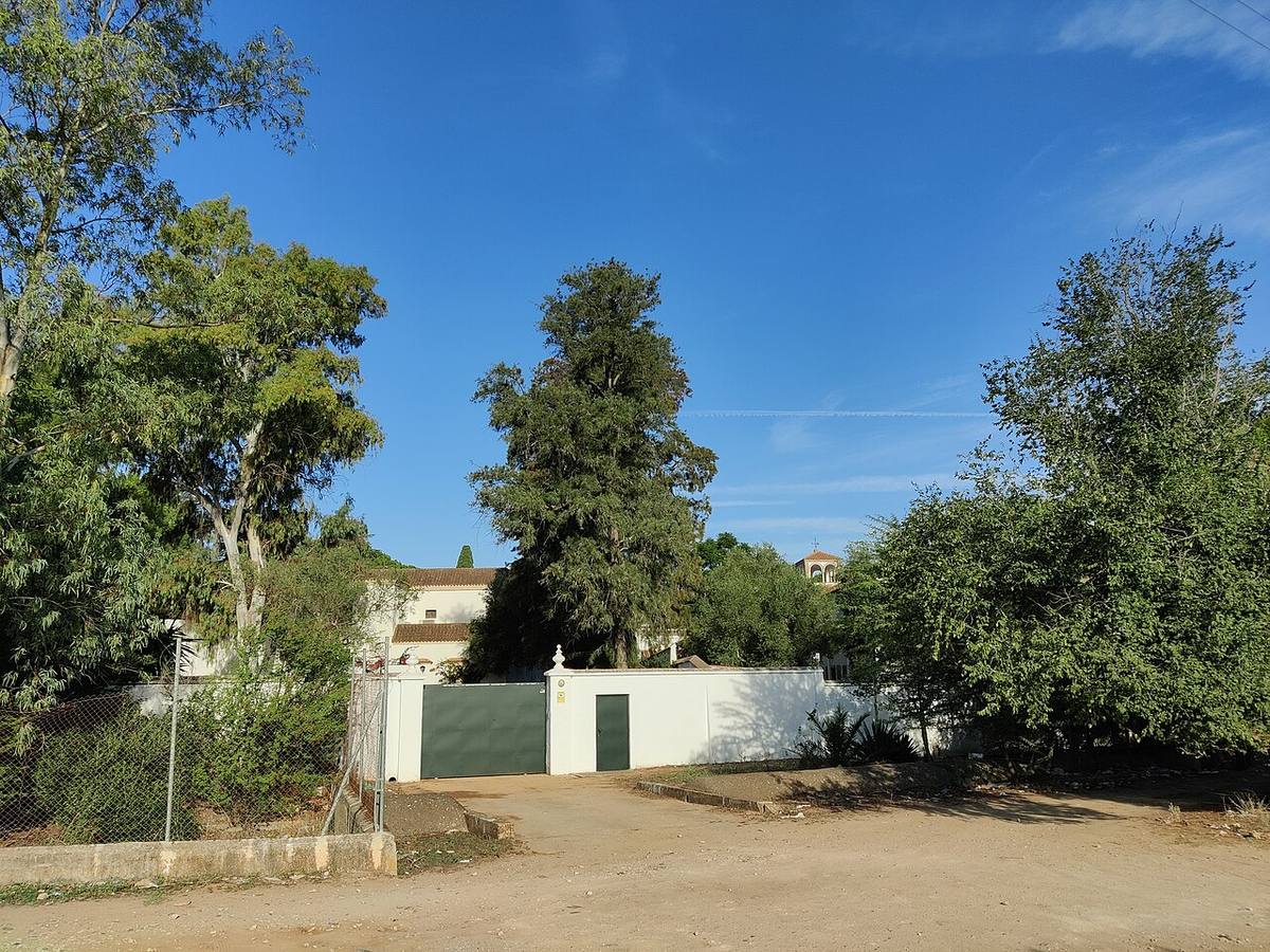 Entorno residencial y terrenos en el área de Pozoalbero, Jerez.