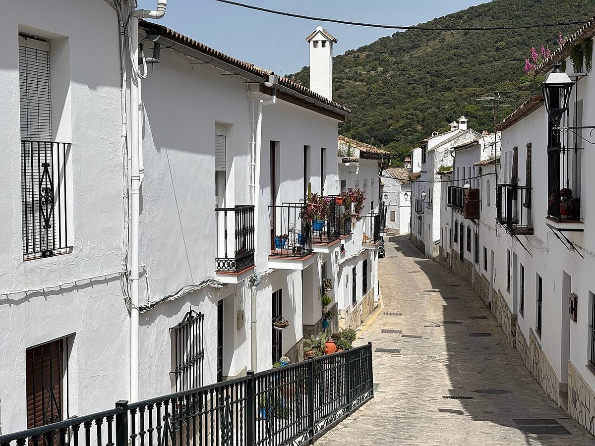 Calle Real en la localidad de Benamahoma, Cádiz.