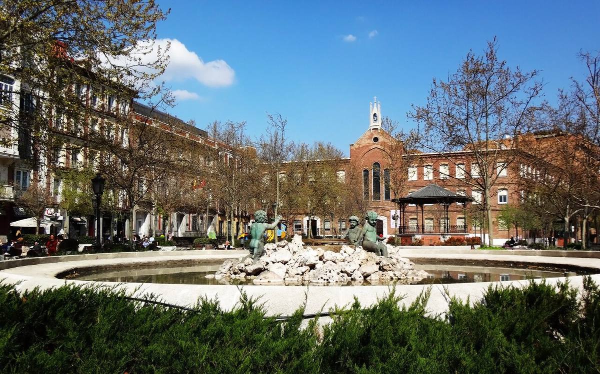 Vista general de la Plaza de Chamberí y su entorno residencial en Madrid.