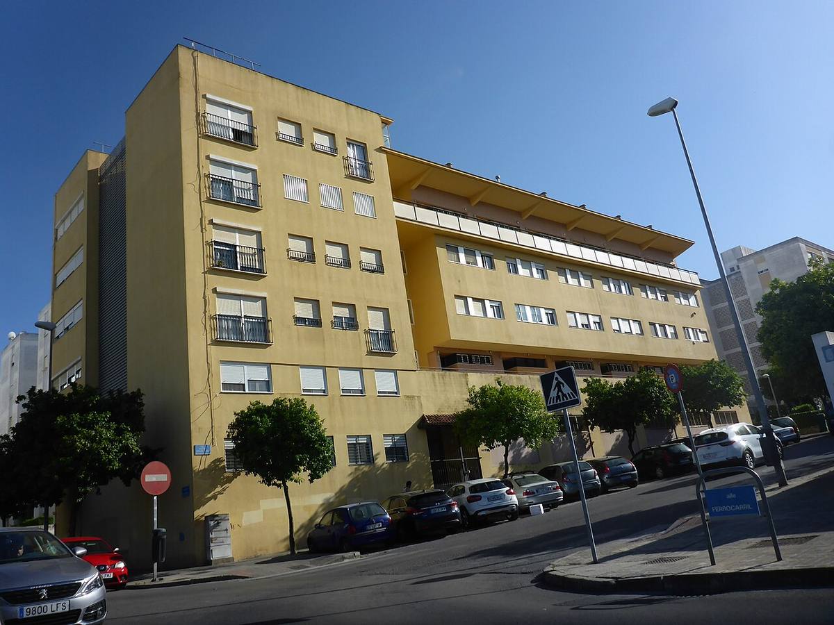 Edificio de veinticuatro viviendas de protección oficial (VPO).
