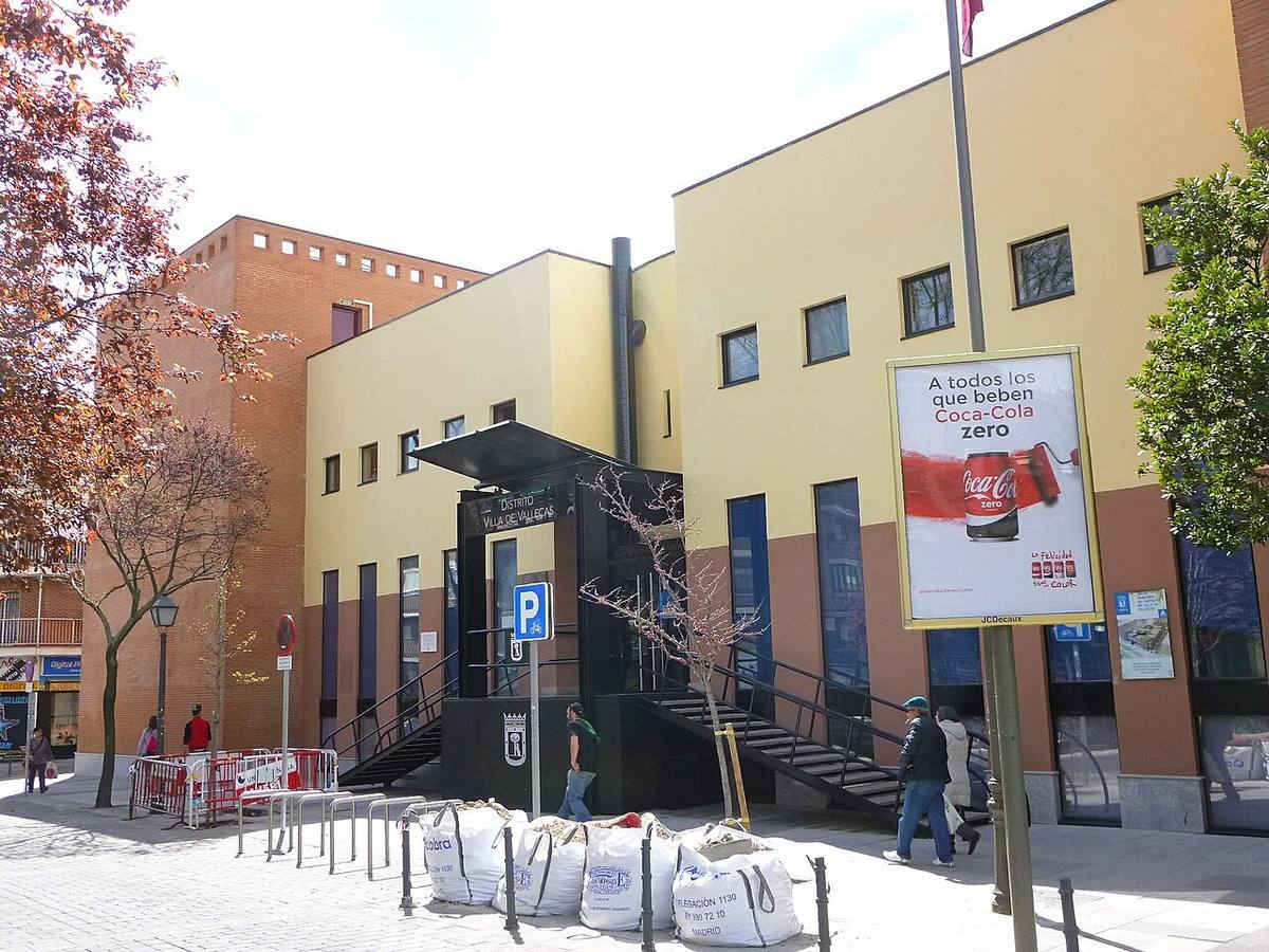 Exterior de la Junta Municipal del Distrito de Villa de Vallecas.
