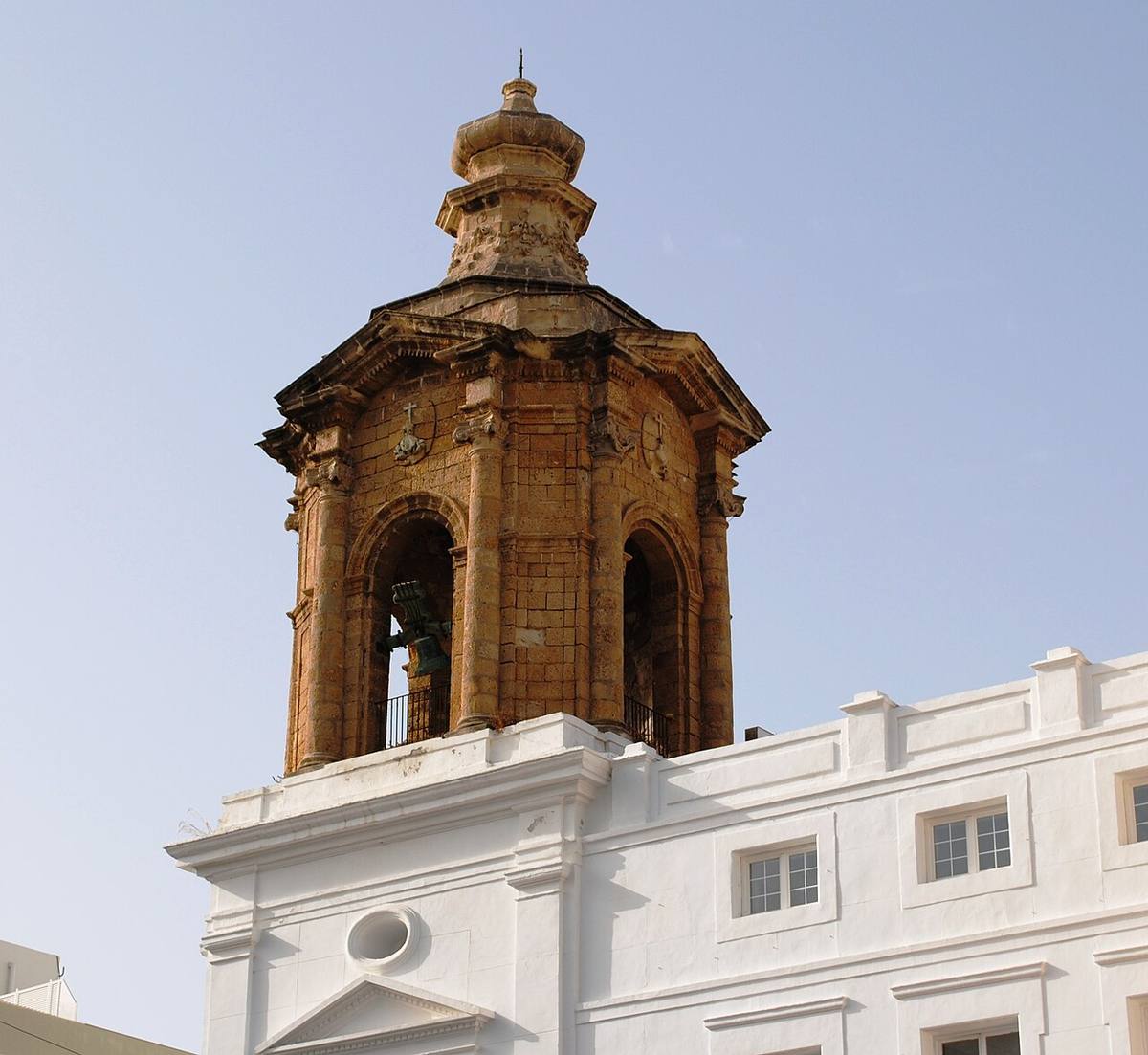 Torre de la iglesia de San Juan de Dios en Cádiz.