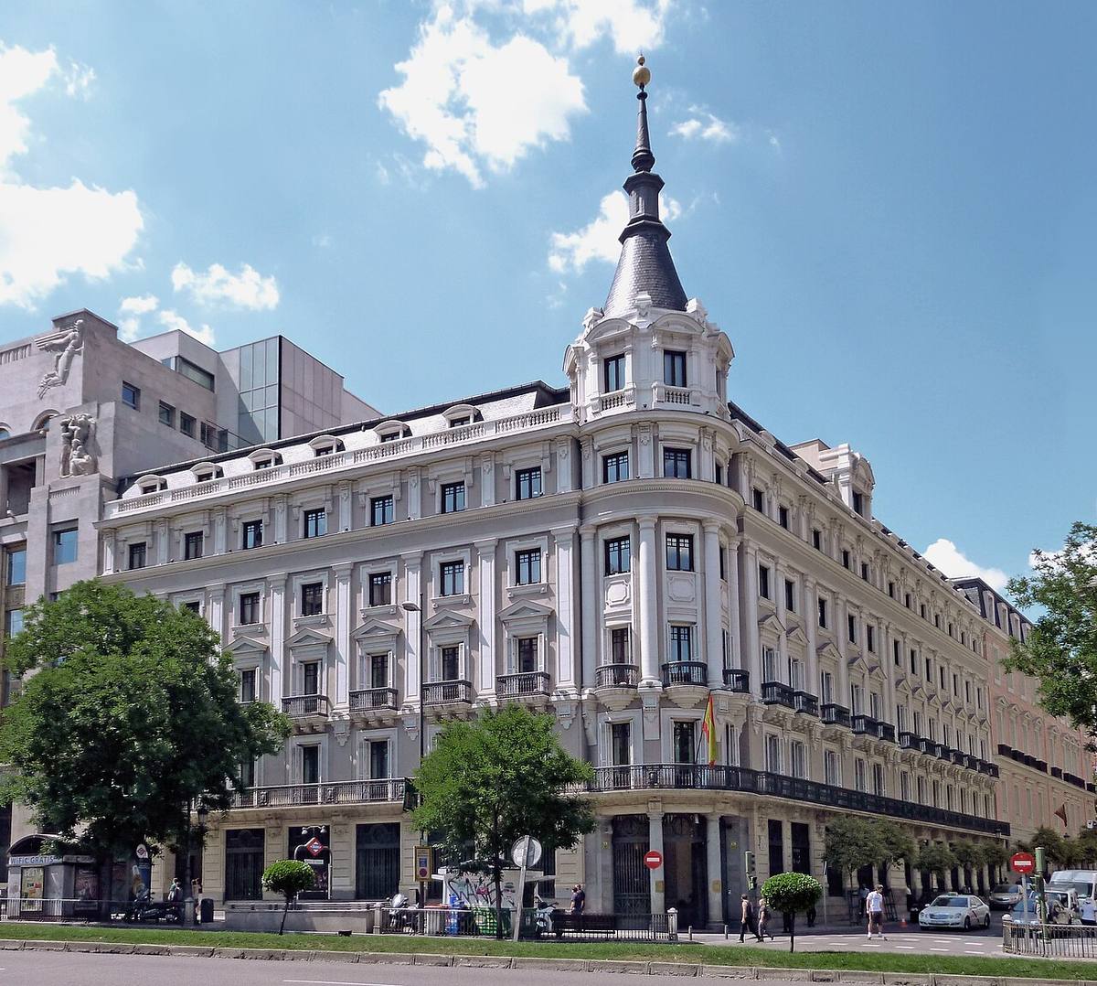 Edificio situado en la calle Alcalá número 47 de Madrid.