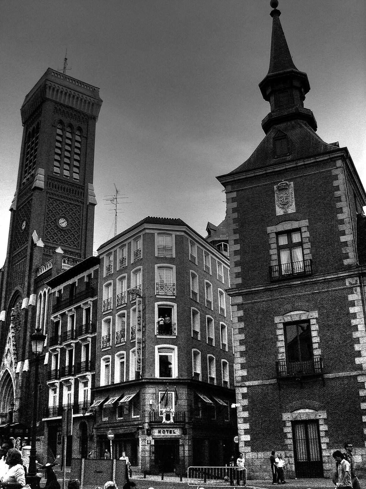 Edificios residenciales en la calle de Atocha, Madrid.