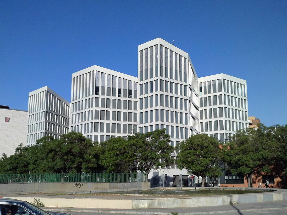 Complejo de edificios de oficinas de diseño contemporáneo.