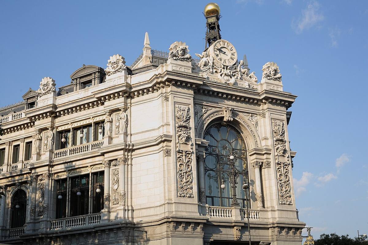 Detalle de la fachada del edificio del Banco de España en Madrid.