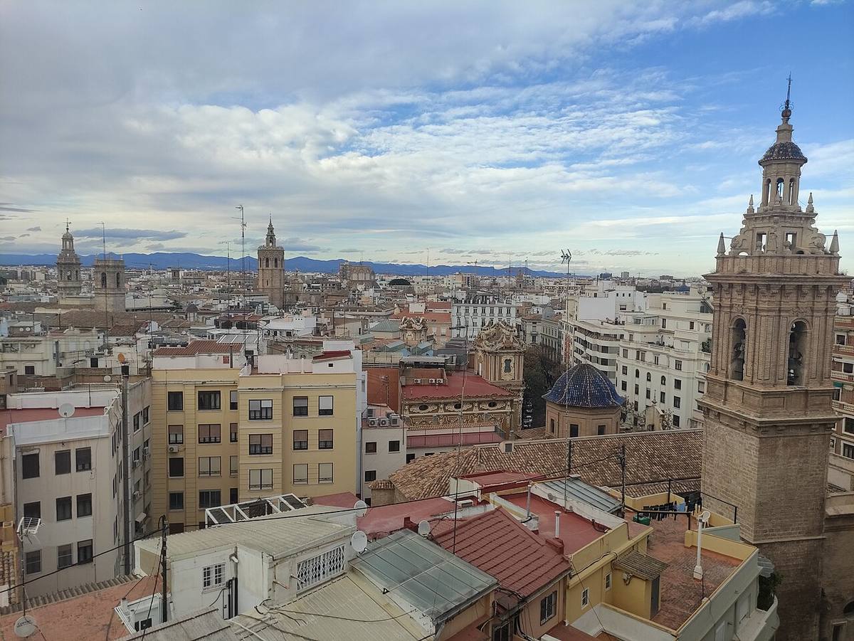 Vista de los tejados y el centro histórico de Valencia.