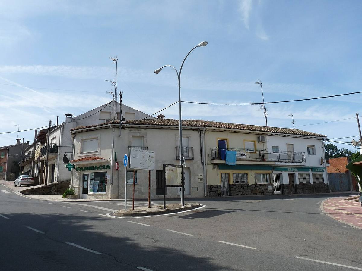 Vista de una calle y viviendas en Rozas de Puerto Real, en la Comunidad de Madrid.
