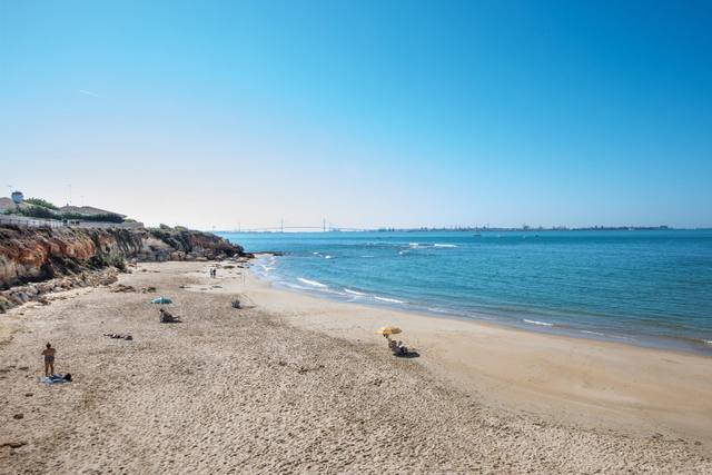 Chalet con piscina junto a la playa en Vistahermosa-Fuentebravía — Vistahermosa - Fuentebravía, El Puerto de Santa María